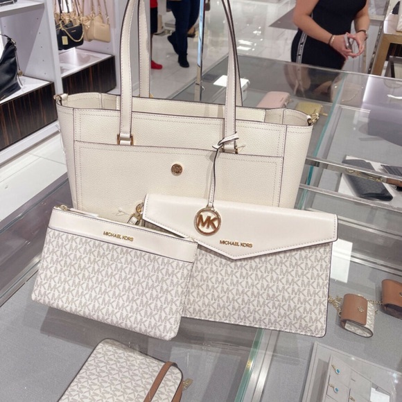 $548. 3 pcs Michael Kors Large Pebbled Leather 3-in-1 - Picture 2 of 11